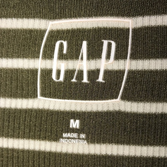 GAP Striped Top Size Medium - Picture 4 of 5